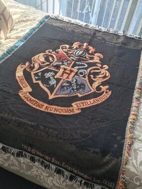 Northwest Harry Potter Hogwarts Crest Woven Tapestry Throw with Fringe